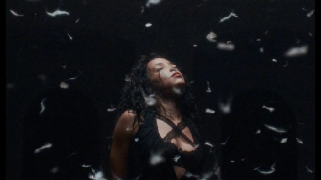 Pillow Fight Lyrics » Tinashe | LyricsGroove